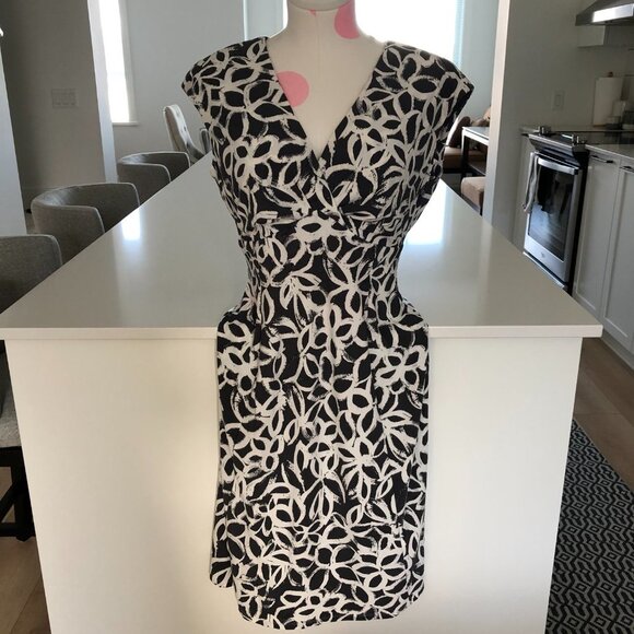 Lauren Ralph Lauren V Neck Fit & Flare Sleeveless Print Dress Grey + White Sz 10 - Picture 13 of 13